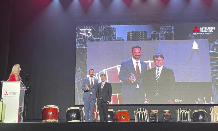 La Plaza de toros de las Ventas en Madrid fue ayer el escenario de la X edición de los Premios 3 Diamantes organizado por Mitsubishi Electric que tiene el objetivo de reconocer las mejores prácticas del sector a nivel nacional en materia de eficiencia energética, diseño, calidad de aire interior y máxima innovación incorporada por los […]